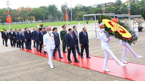 Lãnh đạo Đảng, Nhà nước vào lăng viếng Chủ tịch Hồ Chí Minh - Ảnh 1. Lãnh đạo Đảng, Nhà nước vào lăng viếng Chủ tịch Hồ Chí Minh - Ảnh 1.