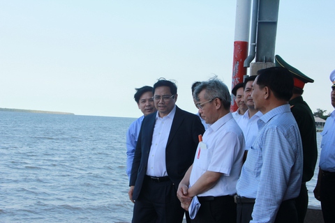 Thủ tướng Phạm Minh Chính khảo sát cảng biển quốc tế Trần Đề - Ảnh 1. Thủ tướng Phạm Minh Chính khảo sát cảng biển quốc tế Trần Đề - Ảnh 1.