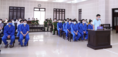 Xét xử nhóm lái xe nhiều lần chở hàng chục người Trung Quốc nhập cảnh trái phép - Ảnh 1. Xét xử nhóm lái xe nhiều lần chở hàng chục người Trung Quốc nhập cảnh trái phép - Ảnh 1.