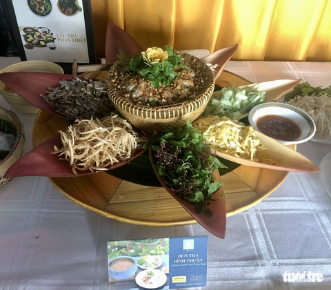 63 món ăn xếp thành bản đồ ẩm thực xác lập kỷ lục Việt Nam gồm món nào? - Ảnh 3. 63 món ăn xếp thành bản đồ ẩm thực xác lập kỷ lục Việt Nam gồm món nào? - Ảnh 3.