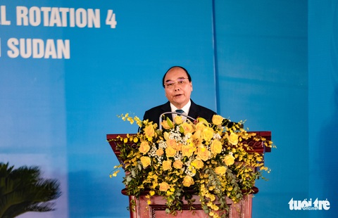 Chủ tịch nước, Bộ trưởng Bộ Quốc phòng ra sân bay tiễn chiến sĩ mũ nồi xanh đi làm nhiệm vụ - Ảnh 2. Chủ tịch nước, Bộ trưởng Bộ Quốc phòng ra sân bay tiễn chiến sĩ mũ nồi xanh đi làm nhiệm vụ - Ảnh 2.