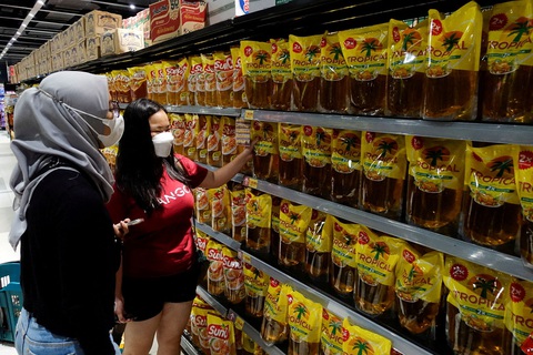 Từ 28/4, Indonesia sẽ cấm xuất khẩu dầu cọ thô và dầu ăn - Ảnh 1. Từ 28/4, Indonesia sẽ cấm xuất khẩu dầu cọ thô và dầu ăn - Ảnh 1.