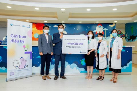 Shinhan Life Việt Nam hỗ trợ bệnh nhi Ung thư máu Bệnh viện Nhi đồng TP.HCM - Ảnh 1. Shinhan Life Việt Nam hỗ trợ bệnh nhi Ung thư máu Bệnh viện Nhi đồng TP.HCM - Ảnh 1.