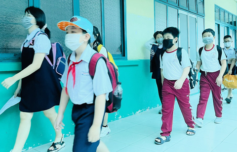 Học sinh TP.HCM, Hà Nội kết thúc năm học khi nào? - Ảnh 1. Học sinh TP.HCM, Hà Nội kết thúc năm học khi nào? - Ảnh 1.