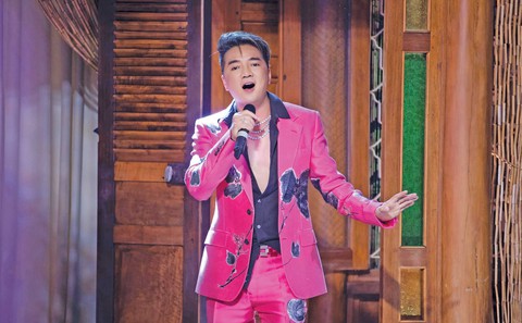 5 Dam Vinh Hung 5 Dam Vinh Hung