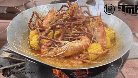 Nghỉ lễ 1-5, cùng làm món tôm càng xanh sốt cay với anh trưởng ấp Lê Minh Thành - Ảnh 5. Nghỉ lễ 1-5, cùng làm món tôm càng xanh sốt cay với anh trưởng ấp Lê Minh Thành - Ảnh 5.