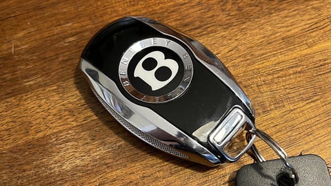 Đánh giá chìa khóa xe siêu sang Bentley: Nặng gấp đôi bình thường, dễ tạo đẳng cấp cho chủ nhân - Ảnh 1. Đánh giá chìa khóa xe siêu sang Bentley: Nặng gấp đôi bình thường, dễ tạo đẳng cấp cho chủ nhân - Ảnh 1.