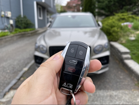 Đánh giá chìa khóa xe siêu sang Bentley: Nặng gấp đôi bình thường, dễ tạo đẳng cấp cho chủ nhân - Ảnh 2. Đánh giá chìa khóa xe siêu sang Bentley: Nặng gấp đôi bình thường, dễ tạo đẳng cấp cho chủ nhân - Ảnh 2.