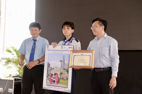 Trao giải sáng tác ảnh Tuổi Xanh giúp học sinh trân trọng cái đẹp - Ảnh 1. Trao giải sáng tác ảnh Tuổi Xanh giúp học sinh trân trọng cái đẹp - Ảnh 1.