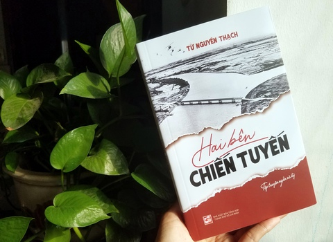 Nghỉ lễ 30-4, đọc Hai bên chiến tuyến - Ảnh 1. Nghỉ lễ 30-4, đọc Hai bên chiến tuyến - Ảnh 1.