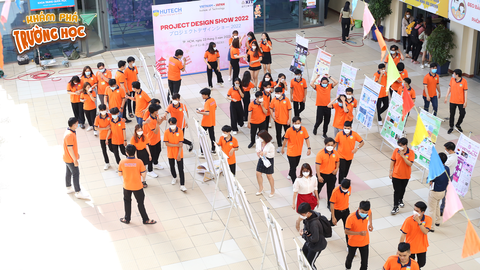 MC Thanh Bạch, ca sĩ Sỹ Luân xuất hiện trong Khám phá trường học tại HUTECH - Ảnh 4. MC Thanh Bạch, ca sĩ Sỹ Luân xuất hiện trong Khám phá trường học tại HUTECH - Ảnh 4.