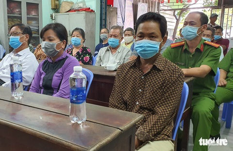 Xe ôm truyền thống đòi đánh xe ôm Grab: Phạt tiền và kiểm điểm công khai - Ảnh 1. Xe ôm truyền thống đòi đánh xe ôm Grab: Phạt tiền và kiểm điểm công khai - Ảnh 1.