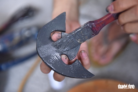 Chàng trai trẻ đam mê làm cổ phục sân khấu - Ảnh 4. Chàng trai trẻ đam mê làm cổ phục sân khấu - Ảnh 4.