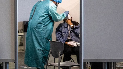 Châu Âu hết đếm ca COVID, ông Fauci nói Mỹ đã thoát đại dịch - Ảnh 1. Châu Âu hết đếm ca COVID, ông Fauci nói Mỹ đã thoát đại dịch - Ảnh 1.