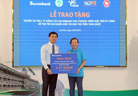 Sacombank đóng góp thêm 2 tỉ đồng giúp trẻ em ung thư khó khăn có cơ hội chữa lành - Ảnh 2. Sacombank đóng góp thêm 2 tỉ đồng giúp trẻ em ung thư khó khăn có cơ hội chữa lành - Ảnh 2.