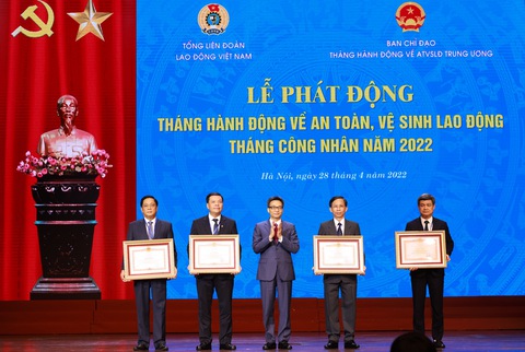 Năm 2021 vẫn còn gần 800 người chết vì tai nạn lao động - Ảnh 2. Năm 2021 vẫn còn gần 800 người chết vì tai nạn lao động - Ảnh 2.