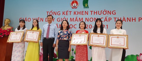 TP.HCM tuyên dương 50 giáo viên mầm non dạy giỏi - Ảnh 1. TP.HCM tuyên dương 50 giáo viên mầm non dạy giỏi - Ảnh 1.