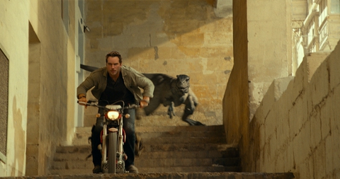 Jurassic World: Dominion hé lộ cảnh khủng long tấn công loài người - Ảnh 2. Jurassic World: Dominion hé lộ cảnh khủng long tấn công loài người - Ảnh 2.