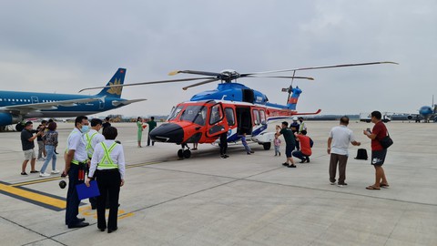 Hơn 200 khách đăng ký tour ngắm TP.HCM từ trực thăng dịp lễ 30-4 và 1-5 - Ảnh 1. Hơn 200 khách đăng ký tour ngắm TP.HCM từ trực thăng dịp lễ 30-4 và 1-5 - Ảnh 1.