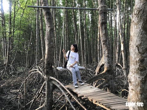 Lễ ở lại TP.HCM chèo SUP, đi buýt sông, ngắm thành phố từ trên cao - Ảnh 8. Lễ ở lại TP.HCM chèo SUP, đi buýt sông, ngắm thành phố từ trên cao - Ảnh 8.