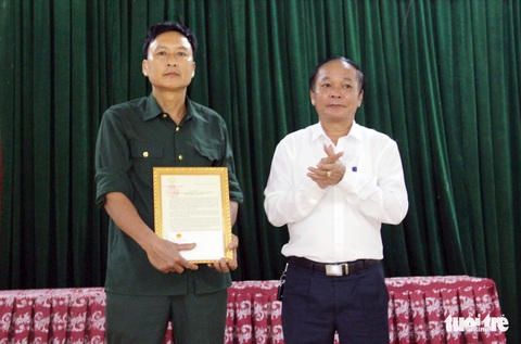 Trao thư khen của Chủ tịch nước cho cựu binh cứu 3 thanh niên - Ảnh 1. Trao thư khen của Chủ tịch nước cho cựu binh cứu 3 thanh niên - Ảnh 1.