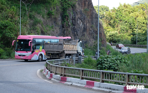 Đón khách chơi lễ, Lâm Đồng hạn chế xe tải qua đèo Bảo Lộc - Ảnh 1. Đón khách chơi lễ, Lâm Đồng hạn chế xe tải qua đèo Bảo Lộc - Ảnh 1.