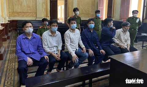 Nhóm đại bàng tra tấn bạn cùng phòng tại trại cai nghiện Nhị Xuân lãnh án - Ảnh 1. Nhóm đại bàng tra tấn bạn cùng phòng tại trại cai nghiện Nhị Xuân lãnh án - Ảnh 1.