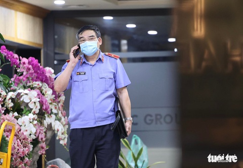 Khám xét trụ sở Công ty AIC của bà Nguyễn Thị Thanh Nhàn - Ảnh 3. Khám xét trụ sở Công ty AIC của bà Nguyễn Thị Thanh Nhàn - Ảnh 3.