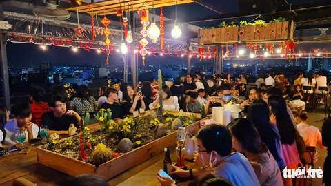 Lễ ở lại TP.HCM chèo SUP, đi buýt sông, ngắm thành phố từ trên cao - Ảnh 6. Lễ ở lại TP.HCM chèo SUP, đi buýt sông, ngắm thành phố từ trên cao - Ảnh 6.