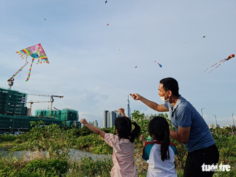 Nghỉ lễ ra cánh đồng diều lộng gió đầy hương vị tuổi thơ - Ảnh 5. Nghỉ lễ ra cánh đồng diều lộng gió đầy hương vị tuổi thơ - Ảnh 5.