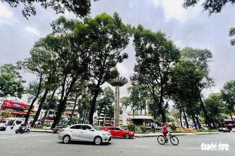 Bắt đầu cải tạo cảnh quan hồ Con Rùa, lễ 2-9 hoàn thành - Ảnh 1. Bắt đầu cải tạo cảnh quan hồ Con Rùa, lễ 2-9 hoàn thành - Ảnh 1.