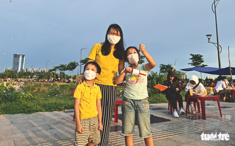 Nghỉ lễ ra cánh đồng diều lộng gió đầy hương vị tuổi thơ - Ảnh 3. Nghỉ lễ ra cánh đồng diều lộng gió đầy hương vị tuổi thơ - Ảnh 3.