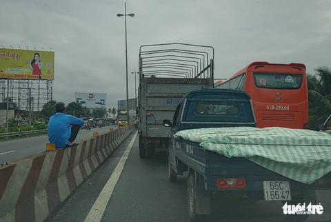 Hôm nay từ Sài Gòn đi Cần Thơ mất 9 tiếng - Ảnh 3. Hôm nay từ Sài Gòn đi Cần Thơ mất 9 tiếng - Ảnh 3.