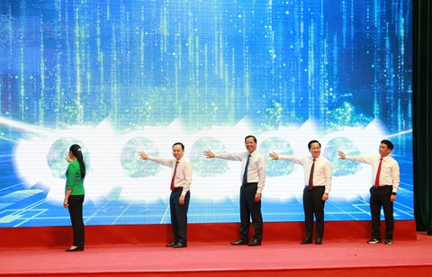 TP Thủ Đức: Nộp hồ sơ hành chính qua ứng dụng hoặc cổng thông tin điện tử - Ảnh 1. TP Thủ Đức: Nộp hồ sơ hành chính qua ứng dụng hoặc cổng thông tin điện tử - Ảnh 1.