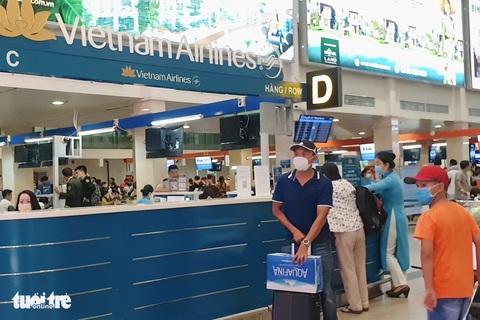 Hãng bay lỗ nặng, nợ nhân viên cả ngàn tỉ đồng - Ảnh 1. Hãng bay lỗ nặng, nợ nhân viên cả ngàn tỉ đồng - Ảnh 1.