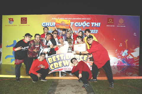 Nhóm Milky Way Crew đăng quang Dalat Best Dance Crew 2022 - Ảnh 1. Nhóm Milky Way Crew đăng quang Dalat Best Dance Crew 2022 - Ảnh 1.