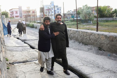 Nổ lớn làm hơn 50 người thiệt mạng tại nhà thờ Hồi giáo ở Afghanistan - Ảnh 1. Nổ lớn làm hơn 50 người thiệt mạng tại nhà thờ Hồi giáo ở Afghanistan - Ảnh 1.