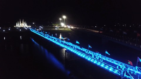 Nghĩa trang Trường Sơn, đôi bờ Hiền Lương, Thành cổ Quảng Trị rực sáng trong ngày thống nhất - Ảnh 4. Nghĩa trang Trường Sơn, đôi bờ Hiền Lương, Thành cổ Quảng Trị rực sáng trong ngày thống nhất - Ảnh 4.