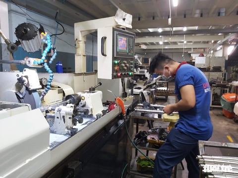 Xuất hiện nhiều tỉ phú thế giới là doanh nhân Việt - Ảnh 1. Xuất hiện nhiều tỉ phú thế giới là doanh nhân Việt - Ảnh 1.