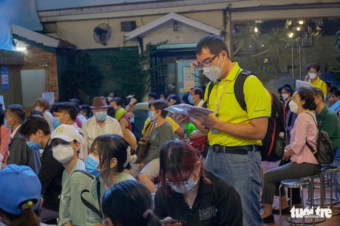 Du khách nô nức lên đường, tour nội, ngoại đều tất bật - Ảnh 1. Du khách nô nức lên đường, tour nội, ngoại đều tất bật - Ảnh 1.