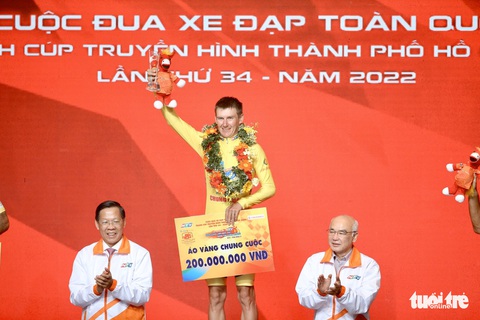 Igor Frolov: Áo vàng Cúp truyền hình TP.HCM là món quà cưới ý nghĩa - Ảnh 2. Igor Frolov: Áo vàng Cúp truyền hình TP.HCM là món quà cưới ý nghĩa - Ảnh 2.