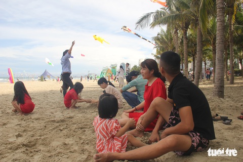 Khách sạn ven biển Đà Nẵng kín phòng do… nhiều khách sạn chưa mở lại - Ảnh 3. Khách sạn ven biển Đà Nẵng kín phòng do… nhiều khách sạn chưa mở lại - Ảnh 3.