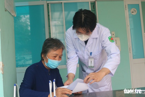 TP.HCM rà soát F0 đang cách ly tại nhà, sắp xếp lại trạm y tế lưu động - Ảnh 1. TP.HCM rà soát F0 đang cách ly tại nhà, sắp xếp lại trạm y tế lưu động - Ảnh 1.