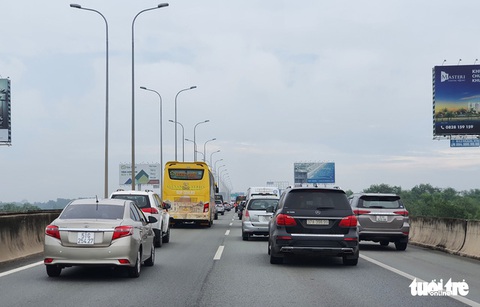 Cầu Rạch Miễu tê liệt từ sáng tới chiều, đi bộ cũng không xong - Ảnh 10. Cầu Rạch Miễu tê liệt từ sáng tới chiều, đi bộ cũng không xong - Ảnh 10.
