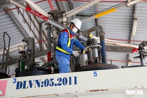 Xăng có khả năng tăng giá sau lễ, gas giảm mạnh 31.000 đồng - Ảnh 1. Xăng có khả năng tăng giá sau lễ, gas giảm mạnh 31.000 đồng - Ảnh 1.