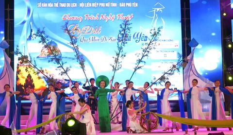 Ngắm các hoa hậu, á hậu trong trang phục ‘áo dài qua miền di sản Phú Yên’ - Ảnh 1. Ngắm các hoa hậu, á hậu trong trang phục ‘áo dài qua miền di sản Phú Yên’ - Ảnh 1.