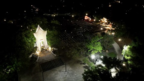 Nghĩa trang Trường Sơn, đôi bờ Hiền Lương, Thành cổ Quảng Trị rực sáng trong ngày thống nhất - Ảnh 1. Nghĩa trang Trường Sơn, đôi bờ Hiền Lương, Thành cổ Quảng Trị rực sáng trong ngày thống nhất - Ảnh 1.