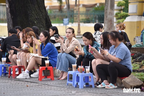 Ngày đầu nghỉ lễ 30-4: Khách ùn ùn đổ về các khu vui chơi - Ảnh 19. Ngày đầu nghỉ lễ 30-4: Khách ùn ùn đổ về các khu vui chơi - Ảnh 19.