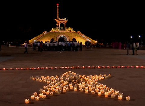Nghĩa trang Trường Sơn, đôi bờ Hiền Lương, Thành cổ Quảng Trị rực sáng trong ngày thống nhất - Ảnh 5. Nghĩa trang Trường Sơn, đôi bờ Hiền Lương, Thành cổ Quảng Trị rực sáng trong ngày thống nhất - Ảnh 5.