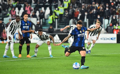 Hạ chủ nhà Juve, Inter Milan bám đuổi AC Milan trong cuộc đua vô địch - Ảnh 2. Hạ chủ nhà Juve, Inter Milan bám đuổi AC Milan trong cuộc đua vô địch - Ảnh 2.